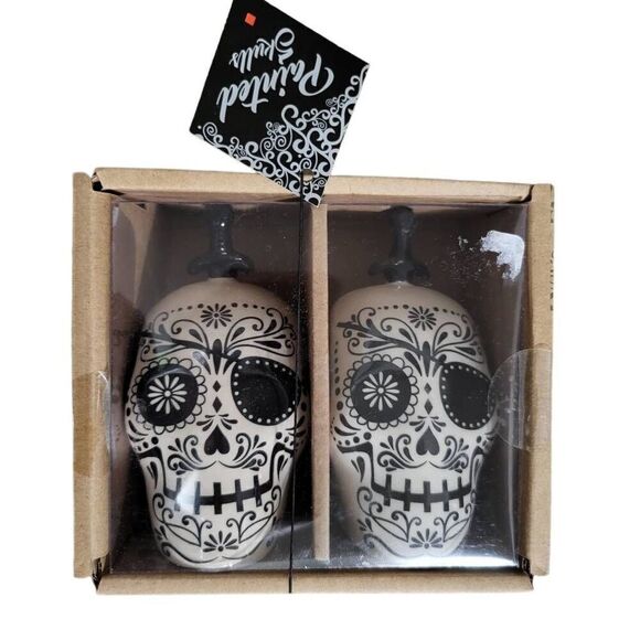Home Essentials Skull‎ Salt & Pepper Shakers - Picture 2 of 4